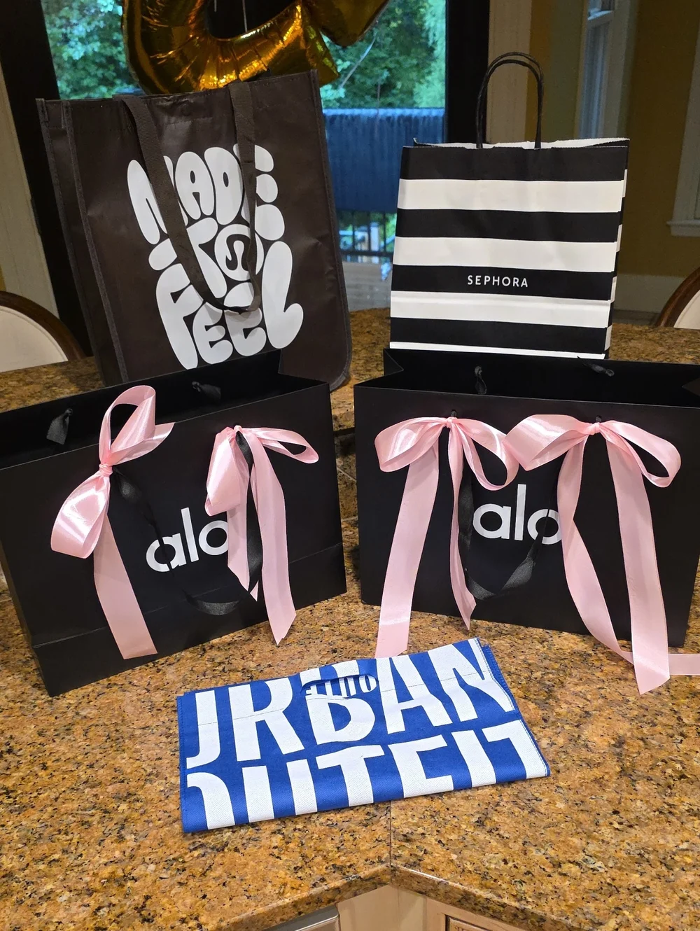 Alo-Lulu-Sephora-Urban Totes